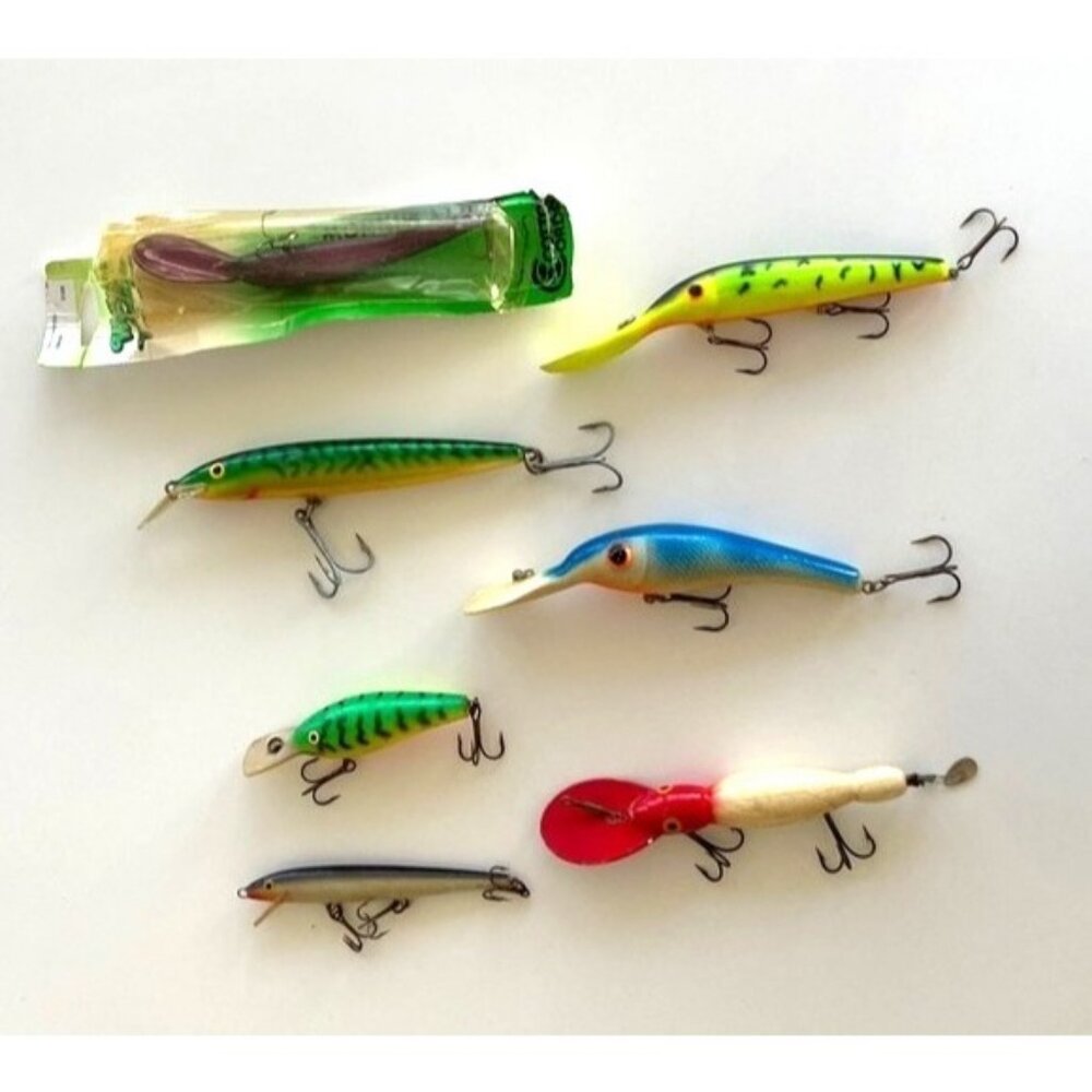Vintage Diving Fishing Lures Lot (7) 4”-7” Various Brands Collectible Crankbaits